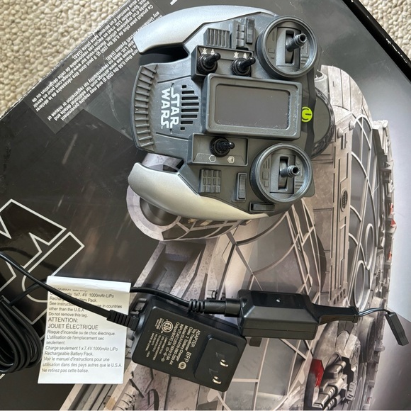 Star Wars Millennium Falcon Drone - White and Red - Picture 6 of 6